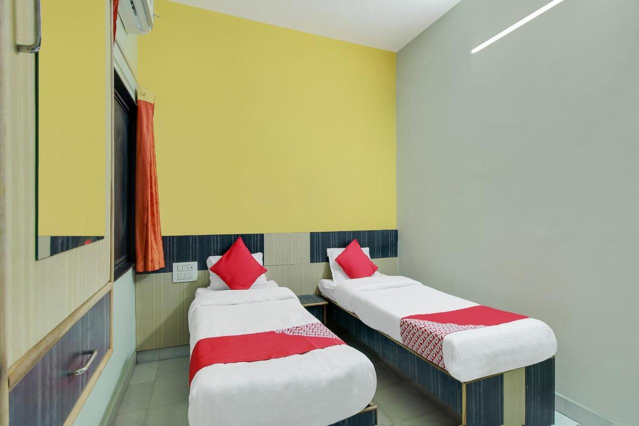 Oyo Flagship 48365 Hotel Shiva'S Castle Chalisgaon Zimmer foto