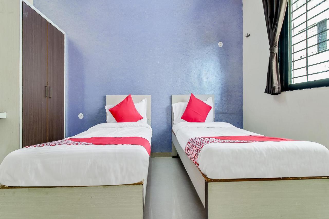 Oyo Flagship 48365 Hotel Shiva'S Castle Chalisgaon Exterior foto