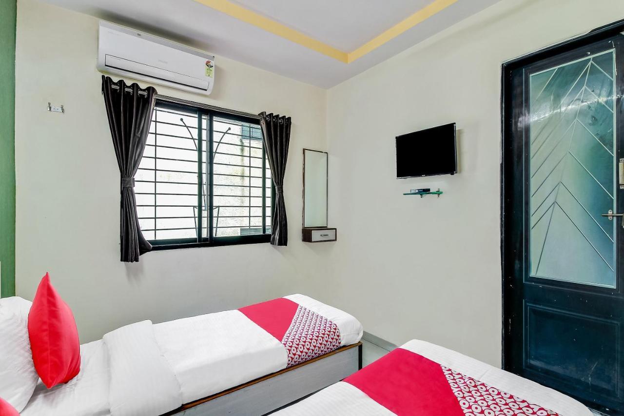 Oyo Flagship 48365 Hotel Shiva'S Castle Chalisgaon Exterior foto