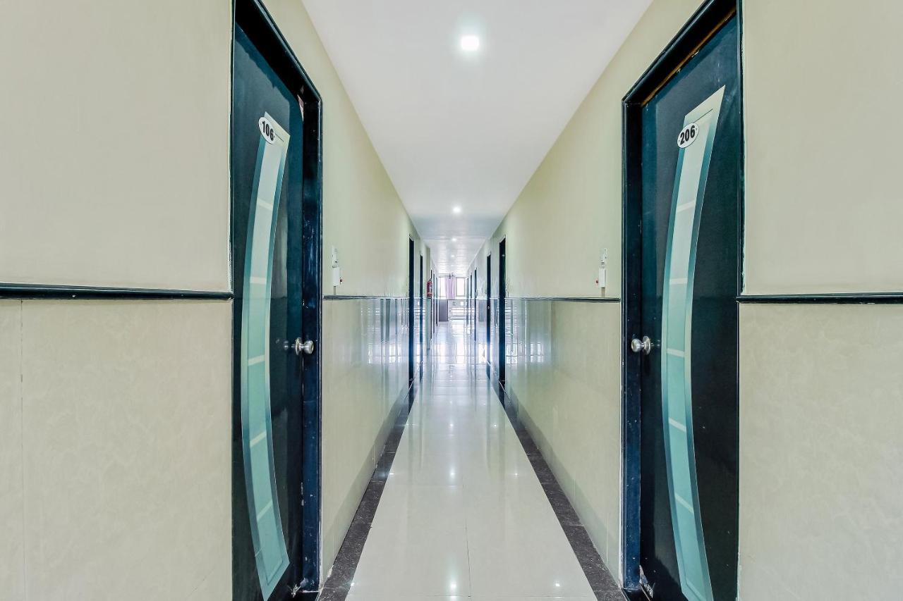 Oyo Flagship 48365 Hotel Shiva'S Castle Chalisgaon Exterior foto